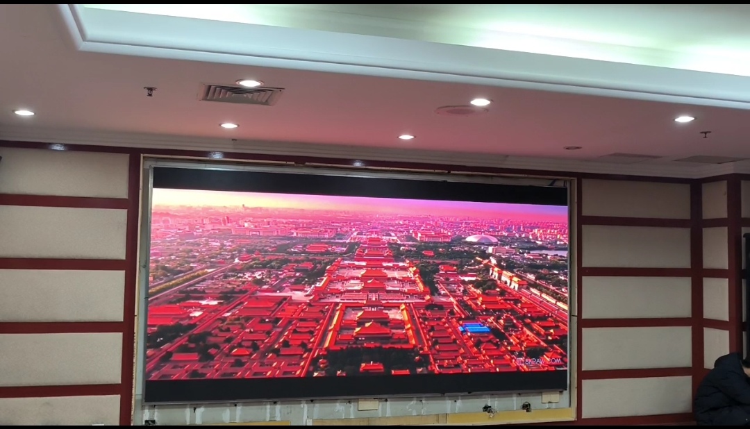 襄陽省公路局6樓室內全彩P1.86安裝完成  尺寸：3.52X1.76 像素點：1892X946